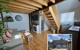 The Shack - Thatched Self Contained Annex